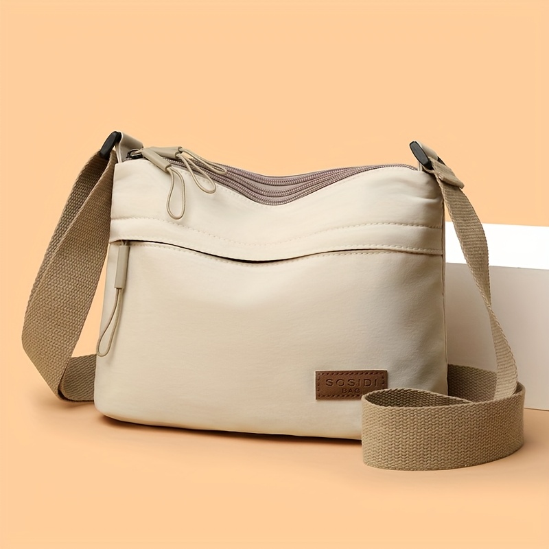 This large-capacity crossbody  - Interior Design Its recensione e prezzo