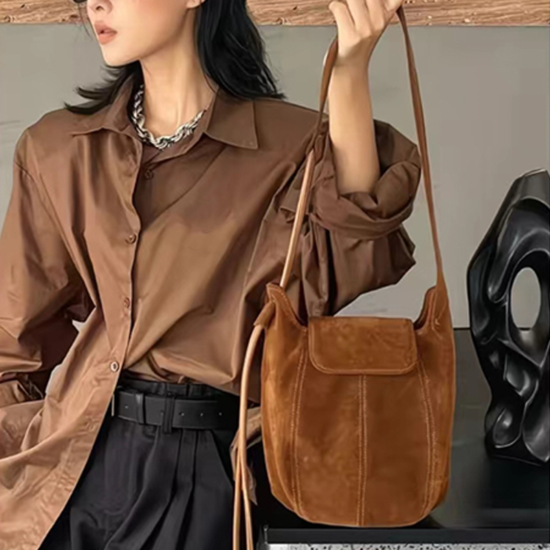 Frosted Suede Bucket Bag Pumpk - Interior Design High End recensione e prezzo